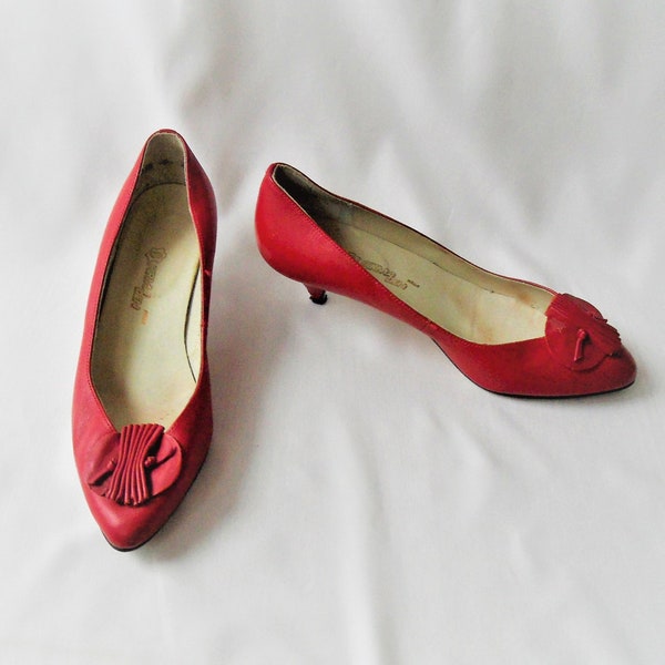 Vintage Red leather shoes kitten heels Women pumps made in Latvia