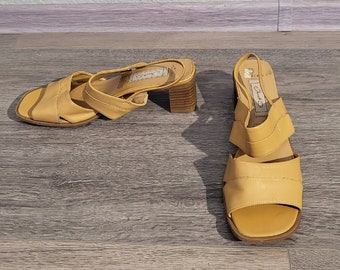 Vintage beige leather sling back peep toe sandals for women / Size 42 EU / Janet D
