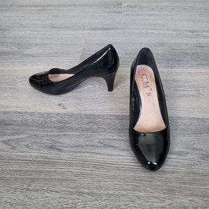 Vintage Black Patent Leather Pumps: Almond Toe Heels, EU 39 / US 8