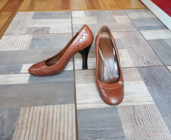 brown pumps size 10