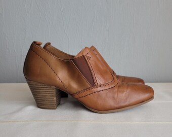 Vintage Leather Wingtip Loafers: Light Brown Square Toe Slip-Ons, EU 36