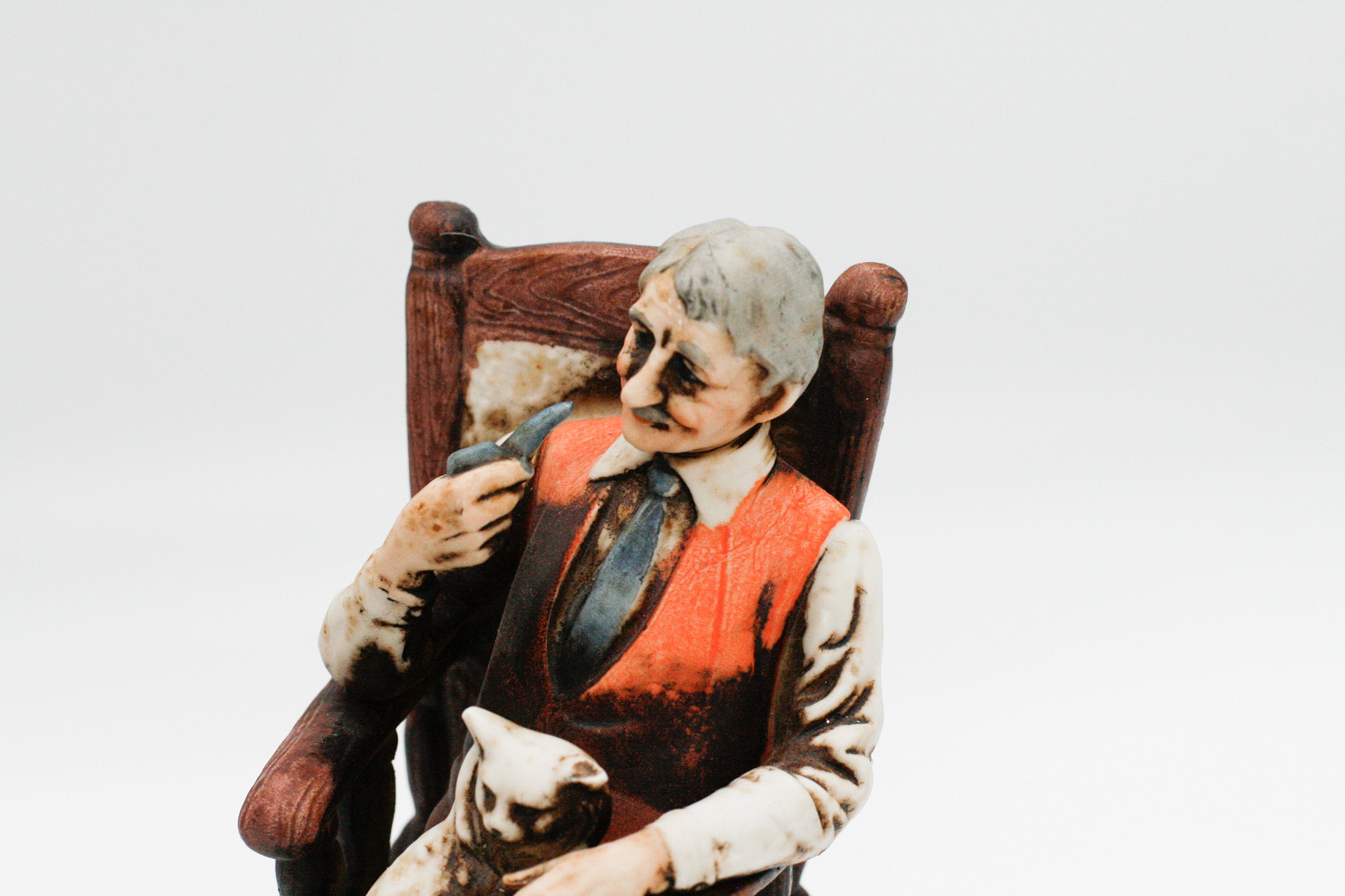 ヴィンテージ樹脂製陶器製ロッキングチェアに座るおじいさん / 大型