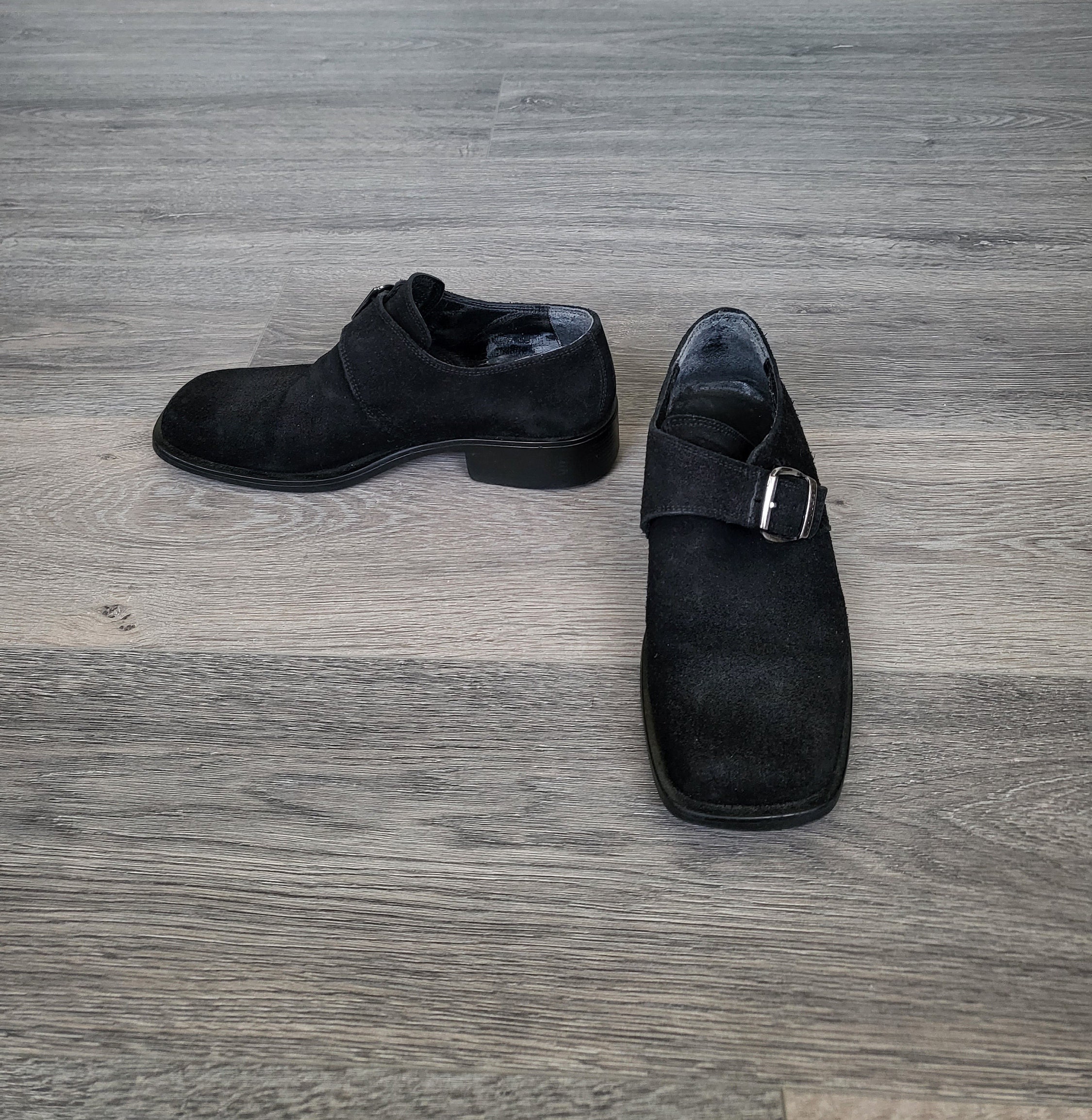  Zapatos de vestir negros para hombre, zapatos de cuero  británico a la moda, con punta puntiaguda, zapatos formales de boda, zapatos  de vestir casuales para hombre (negro, 6.5) : Ropa, Zapatos