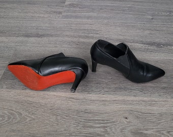Vintage Frauen schwarze Leder Pumps rote Sohle Schuhe Stiletto Absatz Spitz Müßiggänger UK Größe 4