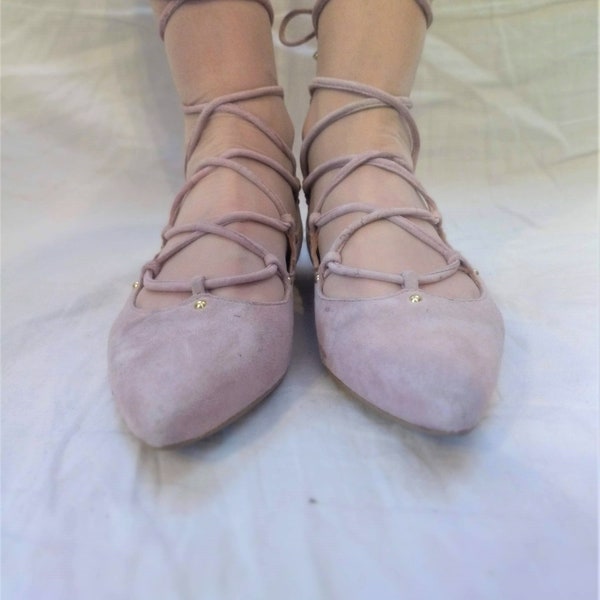 vintage pale pink suede leather women lace up flats  /ballet style pointy toe shoes Size 36 EU / made in India