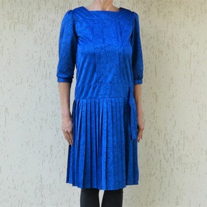 Vintage Blue Pleated Dress: Retro UK 16 Leaf Pattern