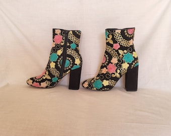 women colorful embroidered ankle boots / size EU 38 / Chunky heels booties / cloth and leather footwear River Island / made in Spain