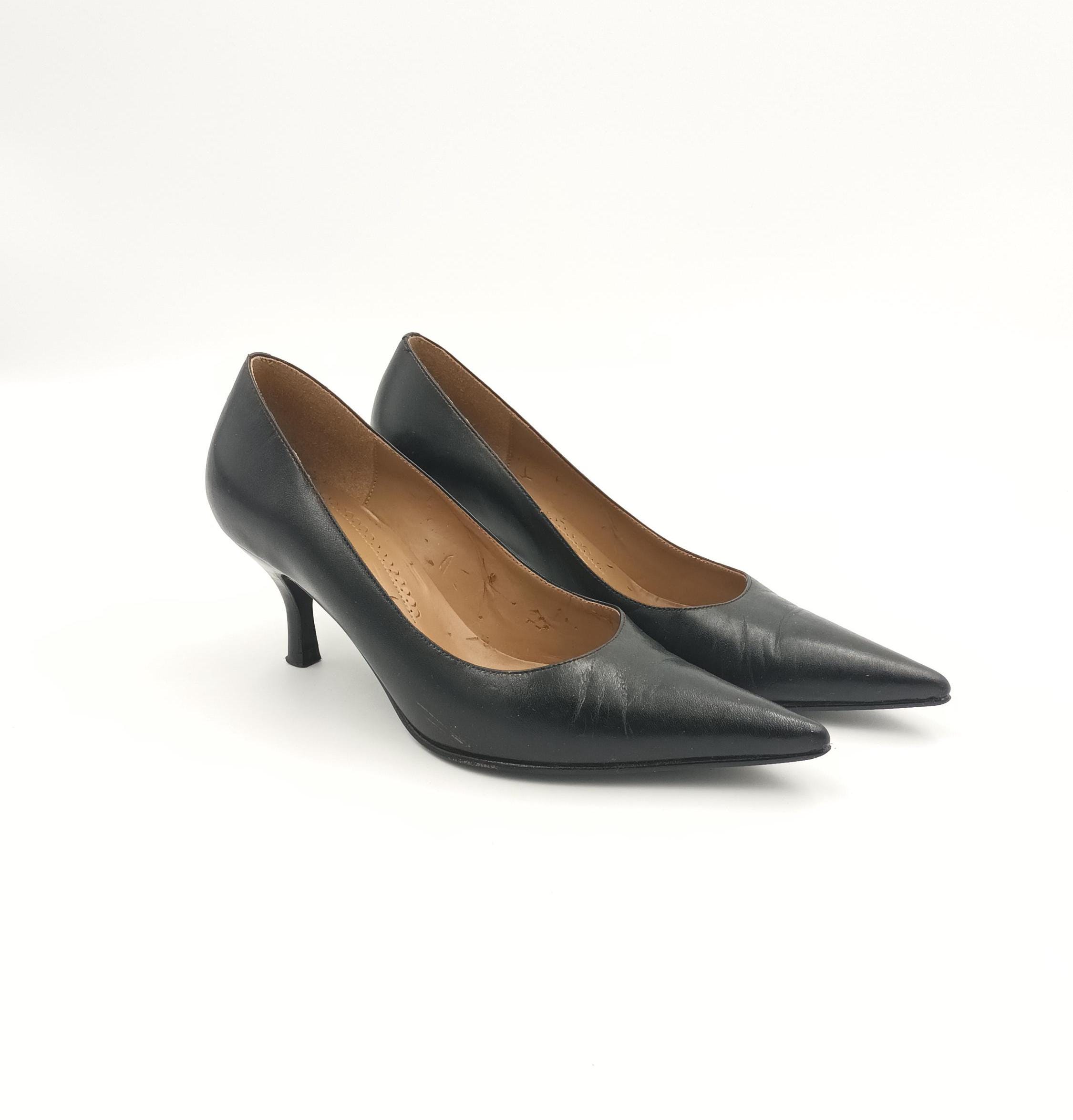 Vintage Black Leather Kitten Heel Pumps - Pointed Toe Size 36 EU Vintage Black Leather Kitten Heel Pumps - Pointed Toe Size 36 EU