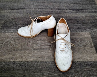 vintage white lace up leather shoes, size 38 EU, women heeled brogue, oxford booties, made in Italy