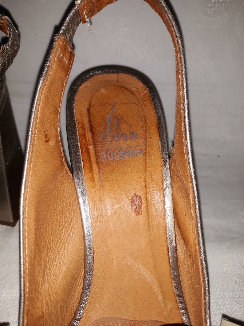 Vintage leather gold shoes square toe frontal flounce chunky heels sling back Women size 39 Made in Spain glamour festival footwear 90s
