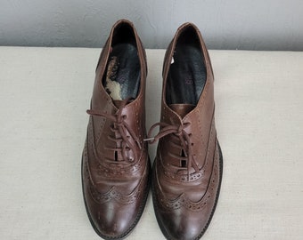 Vintage wingtip oxford lace up brown women shoes / genuine leather chunky block heels / size 40 EU