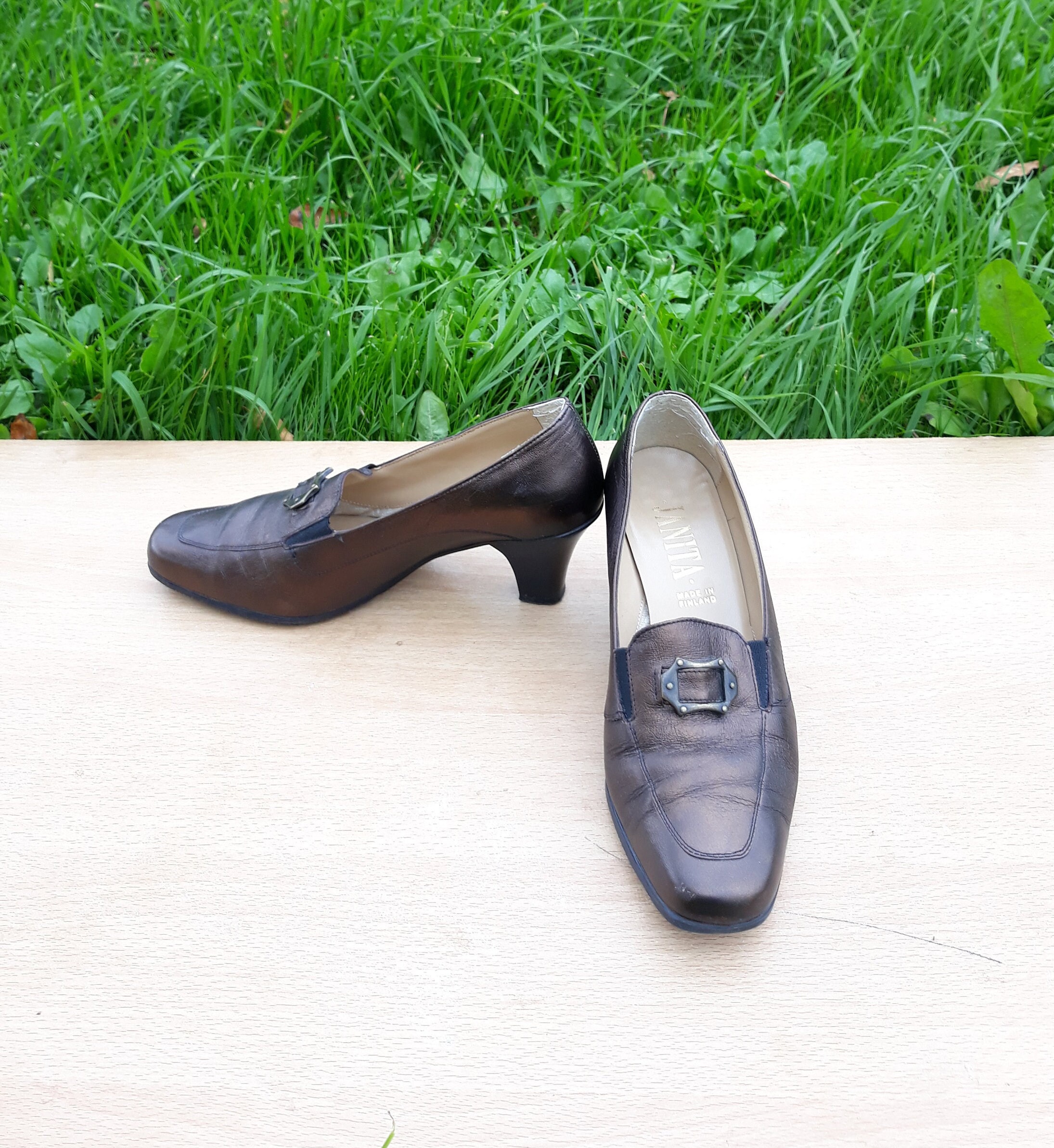 Vintage Bronze Leather Loafers: Finnish Buckle Shoes Heels  display picture 2