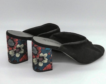 Vintage black faux suede women Mules / floral embroidery colorful chunky block heel / size EU 38 / Tamaris