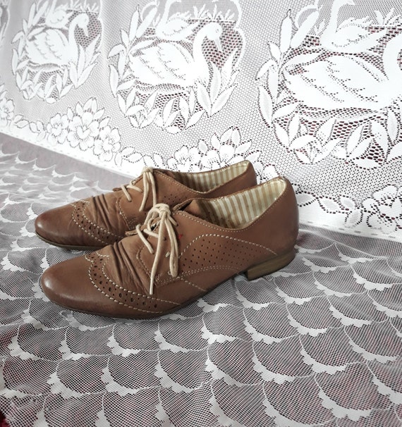 Female wingtip shoes sale