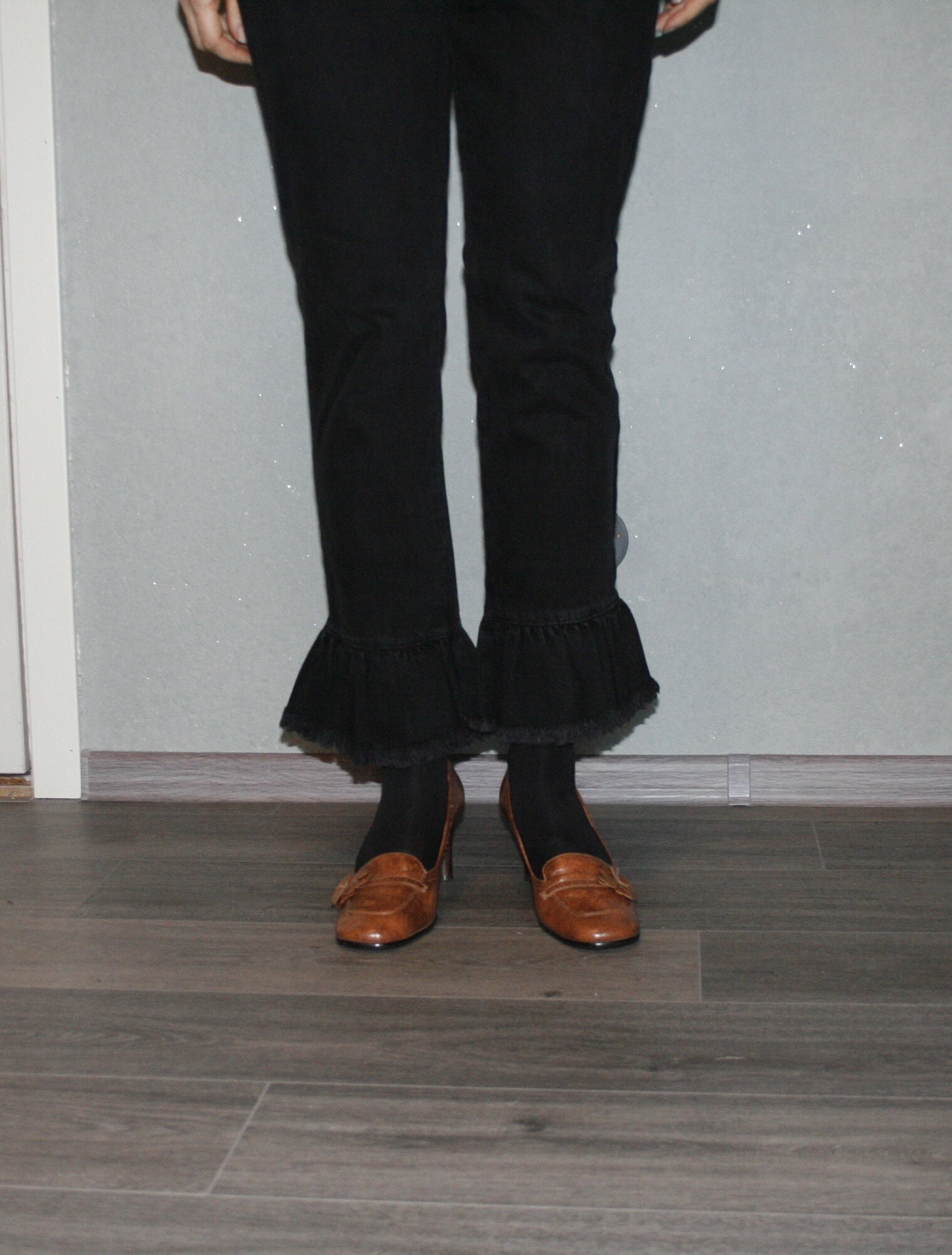 Vintage Black Ruffle Bottom Women Jeans 