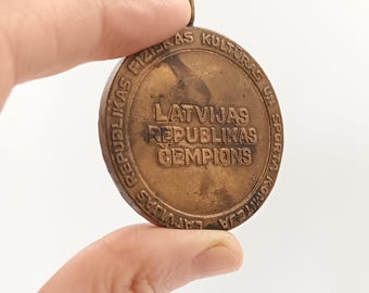 ヴィンテージ ペキニーズ犬 希少な置物 愛らしい犬の優雅さ