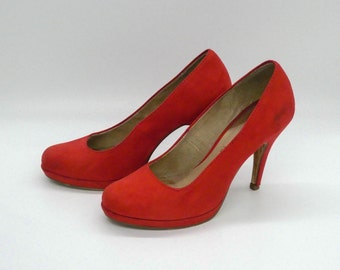 Vintage lipstick red faux suede stiletto high heel women pumps / EU 38 / Tamaris
