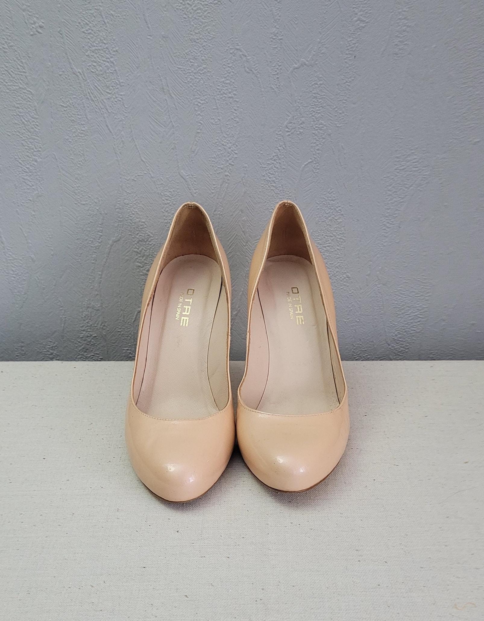 Vintage Nude Patent Leather Stiletto Pumps, Handmade in  display picture 1