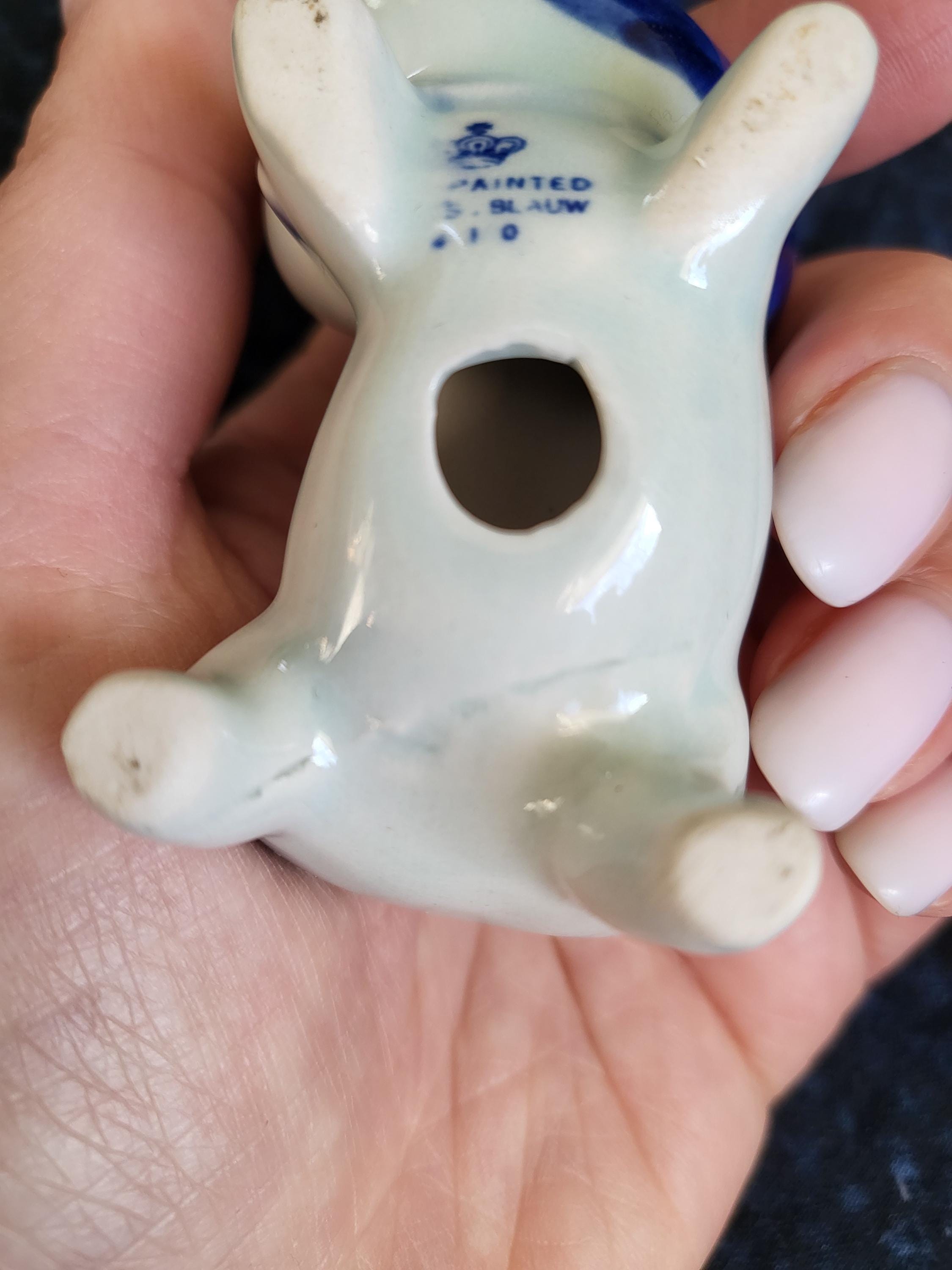 ヴィンテージ磁器牛の置物/青と白の手描きのブロー彫刻/収集価値のある