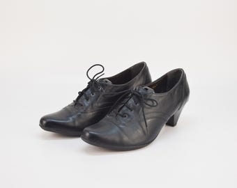 Richelieus vintage en cuir noir - Janita, fabriquées en Finlande (EU 39 / US 8)