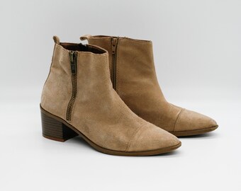 Vintage Tan Suede Ankle Boots: Pointed Toe, Low Heel - Size 8US