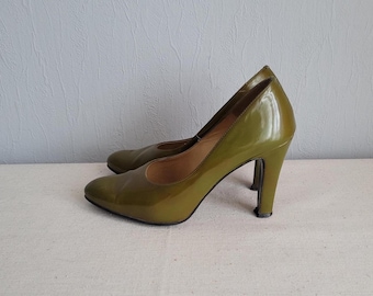Vintage Olive Green Patent Leather Pumps: Pointy Toe High Heels, EU 37 / US 6