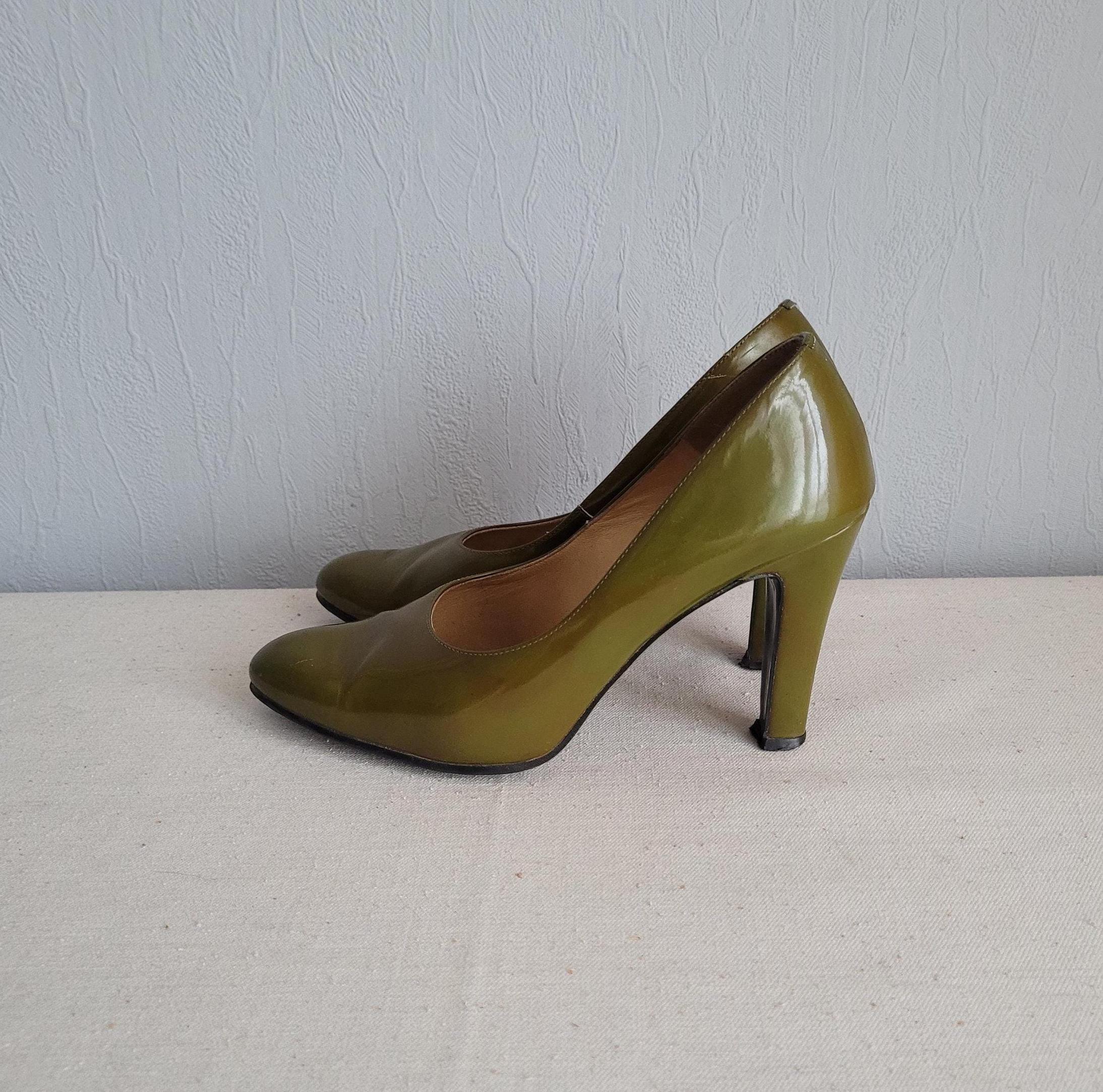 靴 ITALY VINTAGE 1960's Olive Suede Pumps il_fullxfull.7045714579_jdqk.jpg