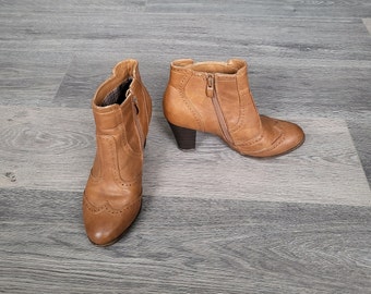 brown leather women wingtip brogue ankle boots / size EU 38 / block heel footwear