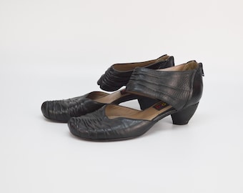 Sapatos Mary Jane vintage de couro preto: scarpins com salto cônico e tiras, tamanho 5,5 EUA
