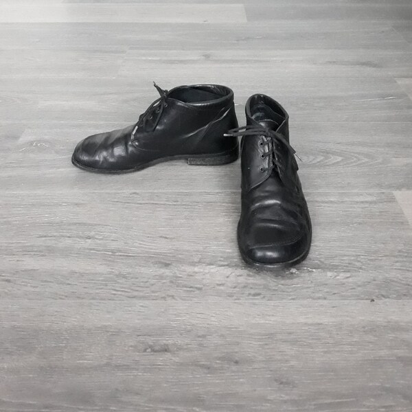 amwell slip resistant leather lace up boots