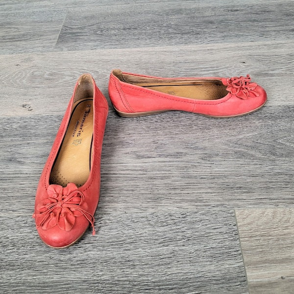 red leather flat women shoes / flats buckle loafers / Women Size EU 38 / Germany floral footwear