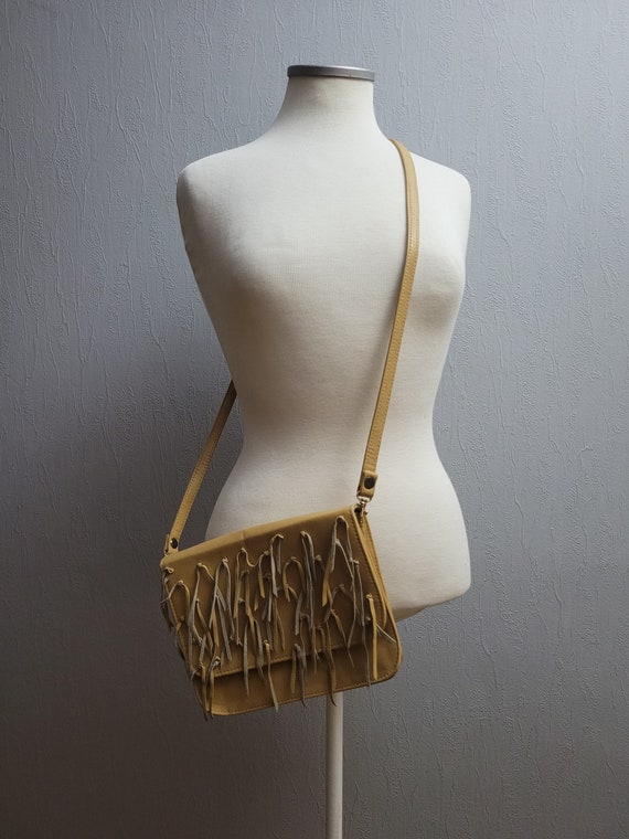 Vintage tan brown fringed bag leather shoulder fr… - image 9