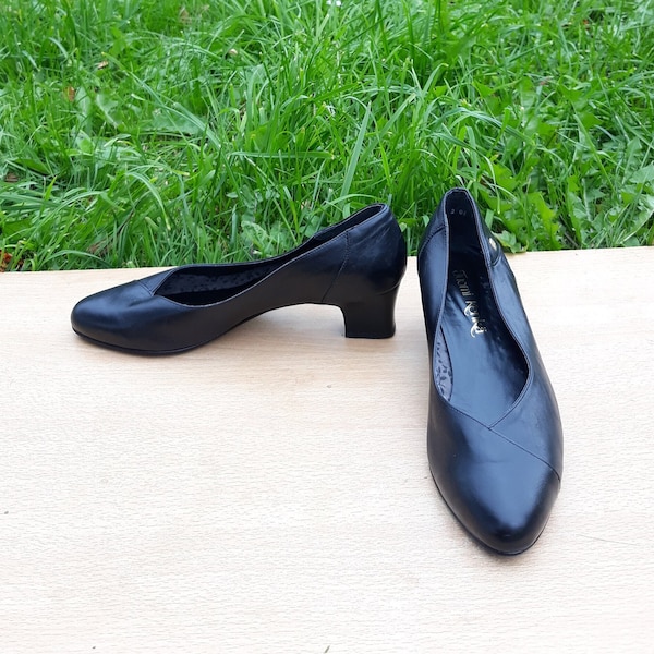 Vintage leather black women loafers shoes block heel almond toe Finland chunky slip on footwear UK 7 size
