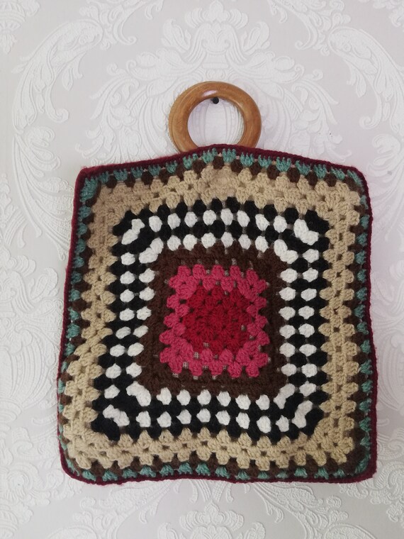 Vintage crochet handbag with wooden top handle / … - image 2