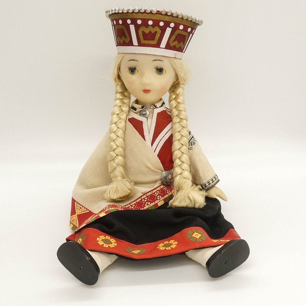 Grande poupée souvenir traditionnelle lettone vintage Baiba / jouet rétro fabriquée en URSS dans les années 1970