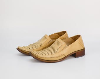 Mocassins vintage en cuir beiges : mocassins perforés à bout pointu (UE 36 / US 6)