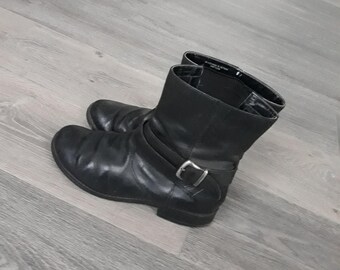 Vintage svarta läderstövlar: Clarks platta stövlar med dragkedja, storlek 7US