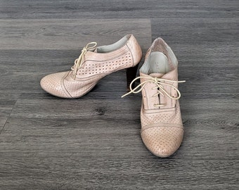 vintage beige leather women shoes lace up heeled perforated oxford size EU 38 high heel