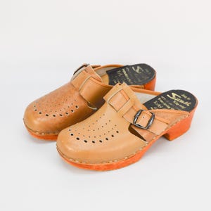 Vintage Leather Swedish Clogs in Tan Brown | Round Toe Mid Chunky Heel Slip On Sandals Shoes for Women | Size EU 39 | Toffel-Grossisten