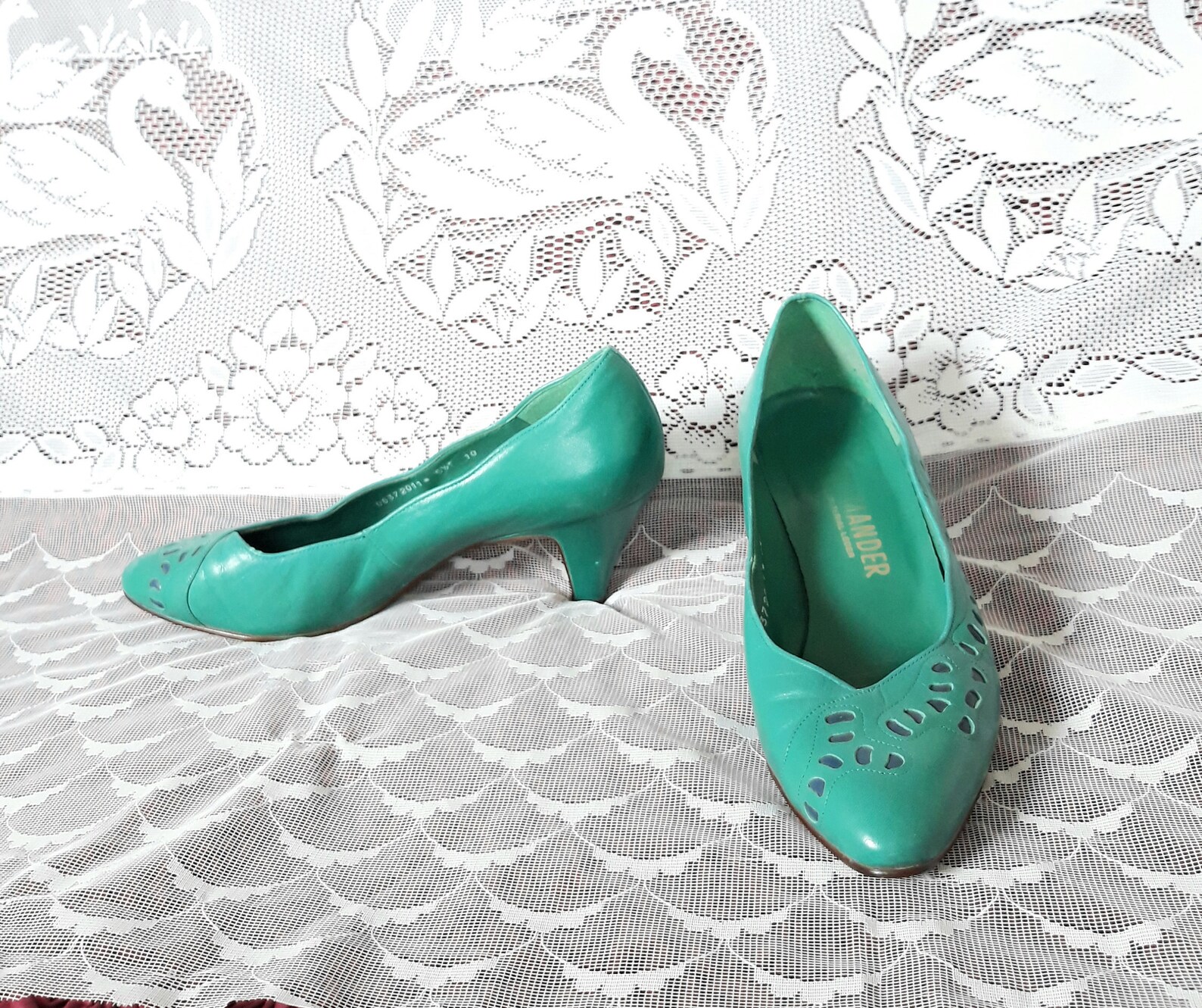 kelly green shoes nike