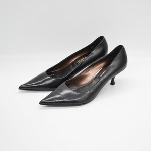 Leather Pumps in Black | Pointy Toe Kitten Heel Slip On Women Shoes | Size EU 39 | 5th Avenue