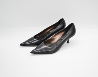 Leather Pumps in Black | Pointy Toe Kitten Heel Slip On Women Shoes | Size EU 39 | 5th Avenue