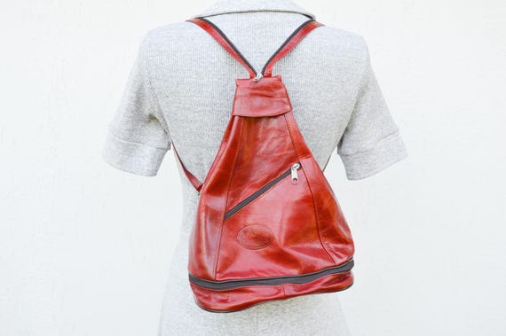 Vintage Leather Red Backpack | Zip up Unique Fashion  display picture 3