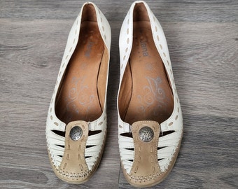 vintage leather white and brown women loafers with low heel / Germany slip on shoes / size UK 6