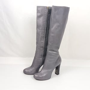 vintage grijze leren knielaarzen voor dames met hakken, hoge hakken 38 EU 7 Amerikaanse maat / Made in Italy Cavalli