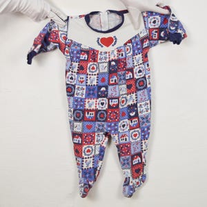 Combi-short vintage pour bébé en rouge, blanc et bleu
