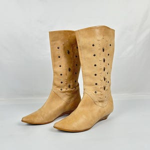 Vintage womens beige calf boots / perforated 37EU 6.5US size low wedge heel pointy toe beaded boot