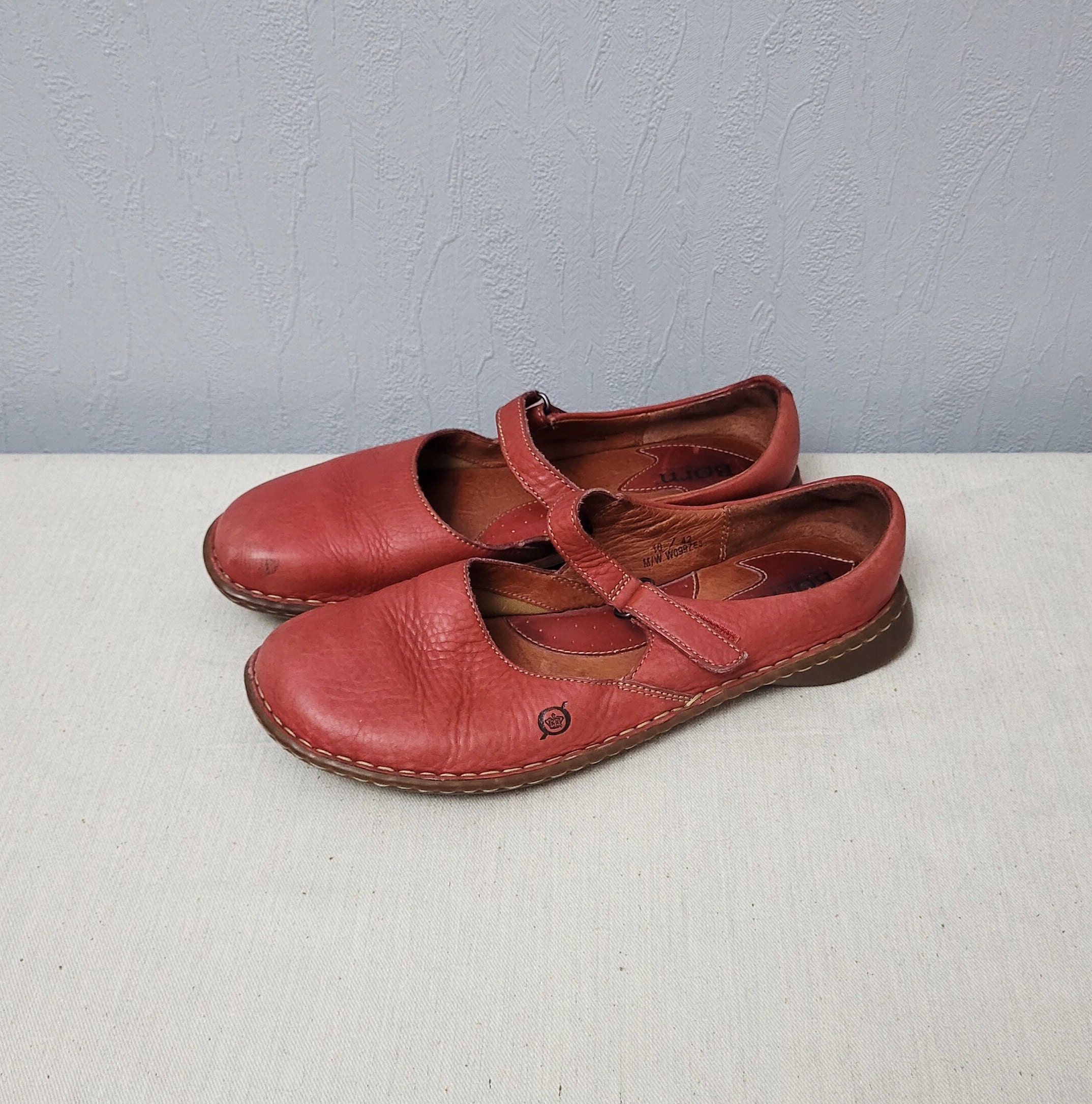 Born clearance red shoes
