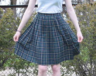 vintage women plaid green skirt / pleated A line skirts / S size / Made in Portugal