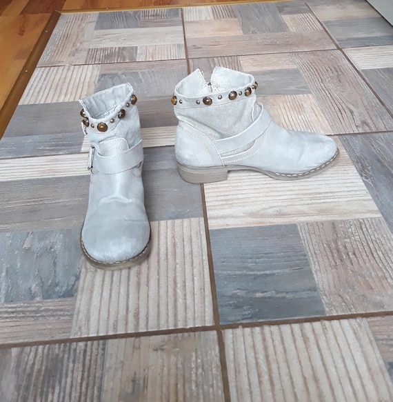 Vintage Grey Vegan Leather Women Ankle Boots Size EU 36 Low Heel Mustang Chelsea Booties
